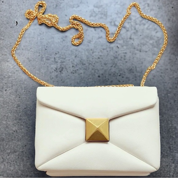 NEW Genuine Leather White Square Crossbody Bag With Gold Rivet & Chain Strap - Picture 4 of 16